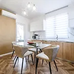 Miku Apartments-luxury View At Wilson Square شقة