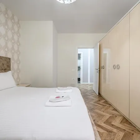 Miku Apartments-luxury View At Wilson Square Apartmán