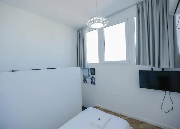 Miku Apartments-luxury View At Wilson Square Apartament
