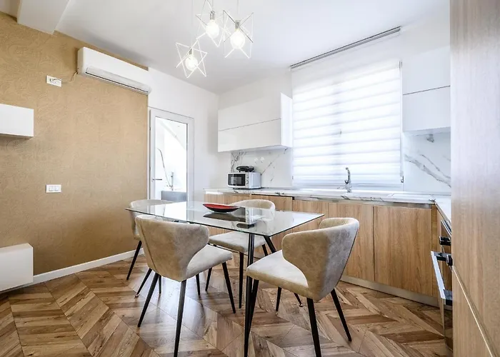 Miku Apartments-luxury View At Wilson Square Апартаменты