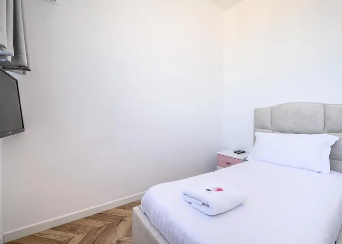 Miku Apartments-luxury View At Wilson Square * Тирана