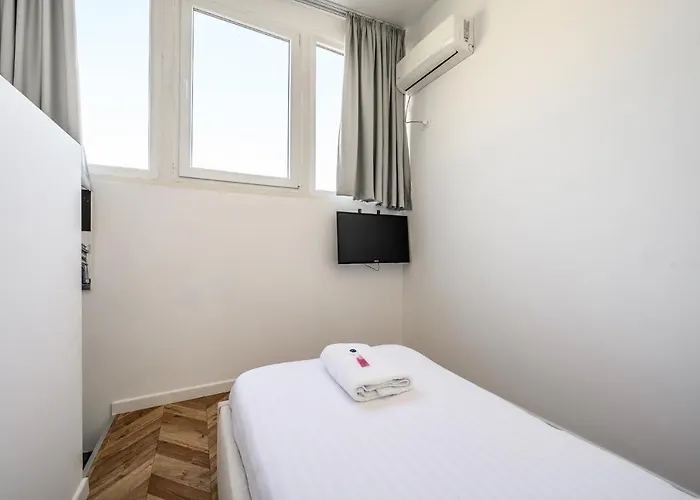 Miku Apartments-luxury View At Wilson Square Апартаменты