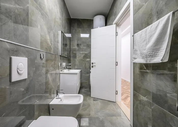 Апартаменты Miku Apartments-luxury View At Wilson Square