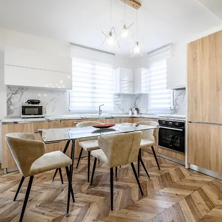 Miku Apartments-luxury View At Wilson Square Apartment